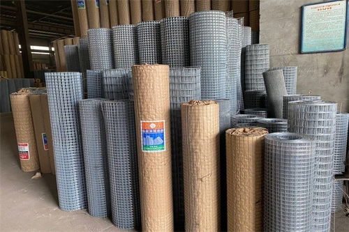 四方臺鐵絲網規格齊全，電焊網應用廣泛